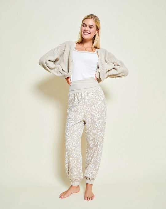 Burda Schnittmuster 5591 – Damen Jogginghose, Pyjamahose & Shorts