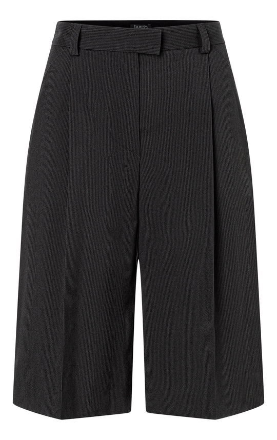 Burda Schnittmuster 5672 – Damen Bermuda-Shorts in zwei Styles