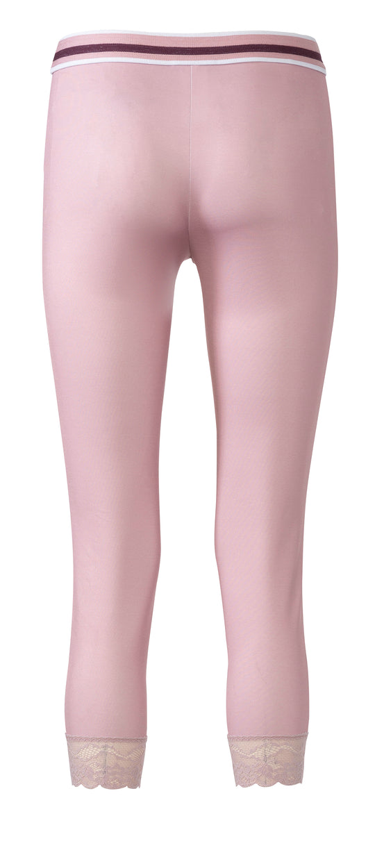6011-B-Still-002