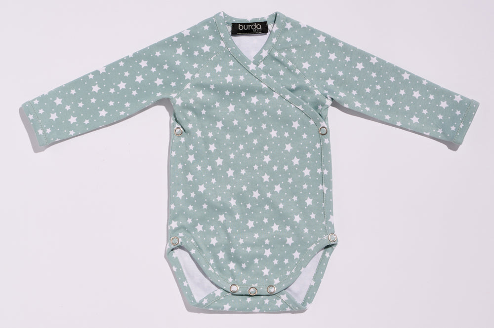 Burda Schnittmuster 9204 Babys Mütze Hose und Wickeljacke