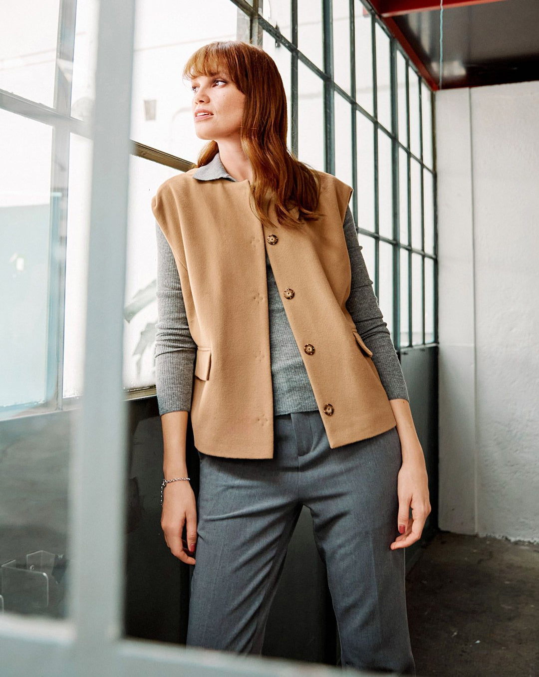 Burda Schnittmuster 5698 – Damen Westen mit Knöpfen (2 Couture-Varianten)