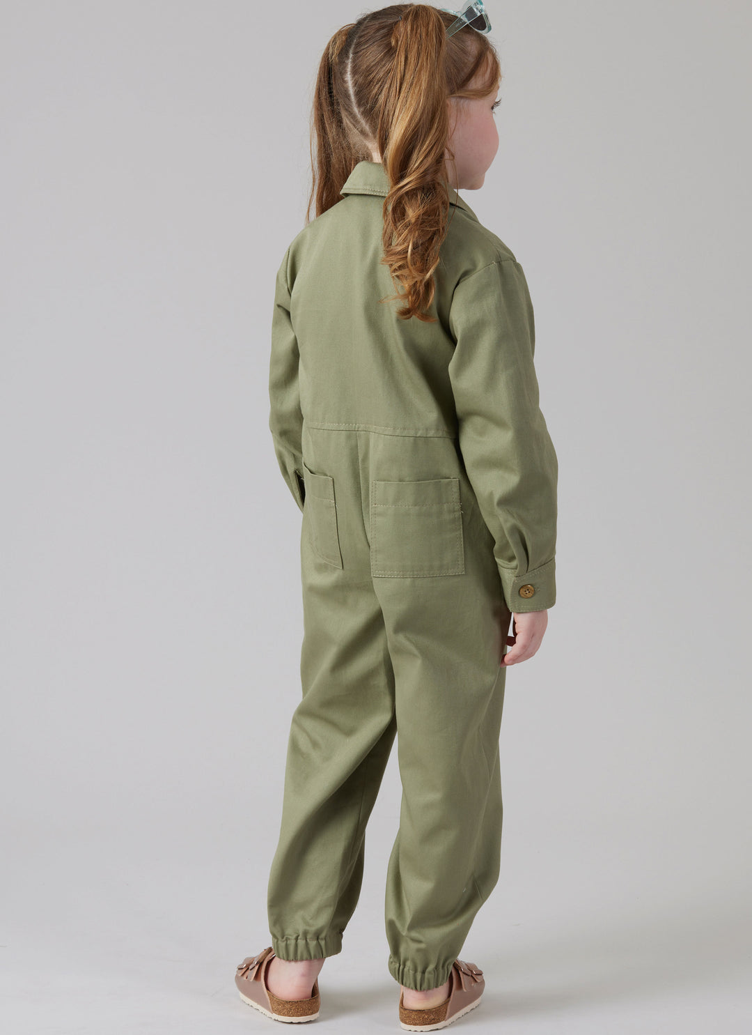 McCalls Schnittmuster M8567 Kinder Jumpsuit mit Ärmelvariationen