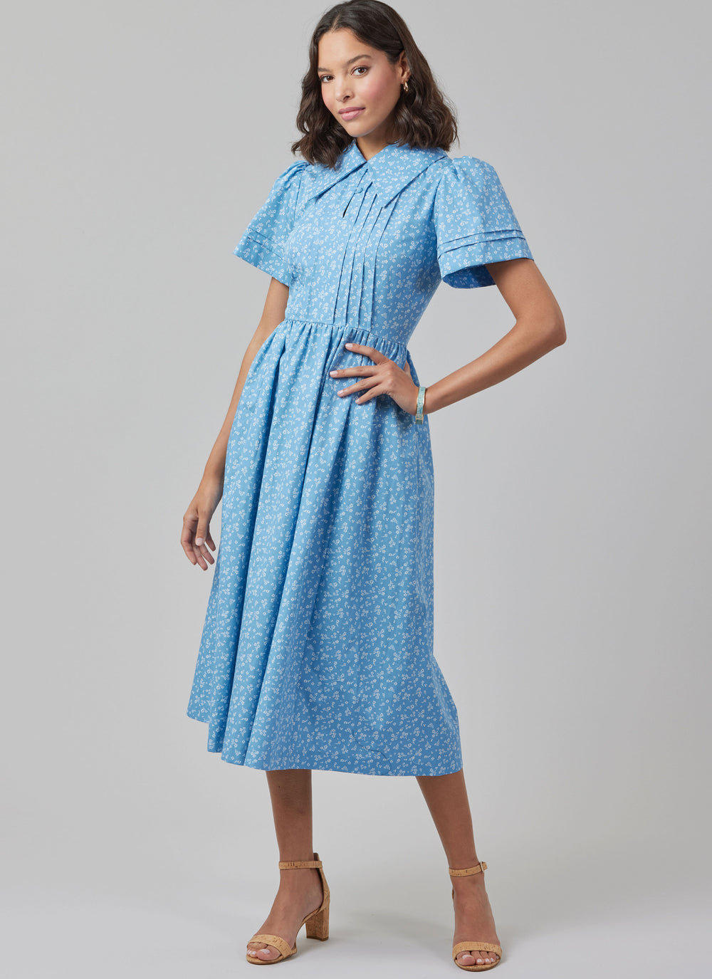 McCalls Schnittmuster M8569 Damen Kleid mit Ärmelvariationen und Oberteil von Laura Ashley