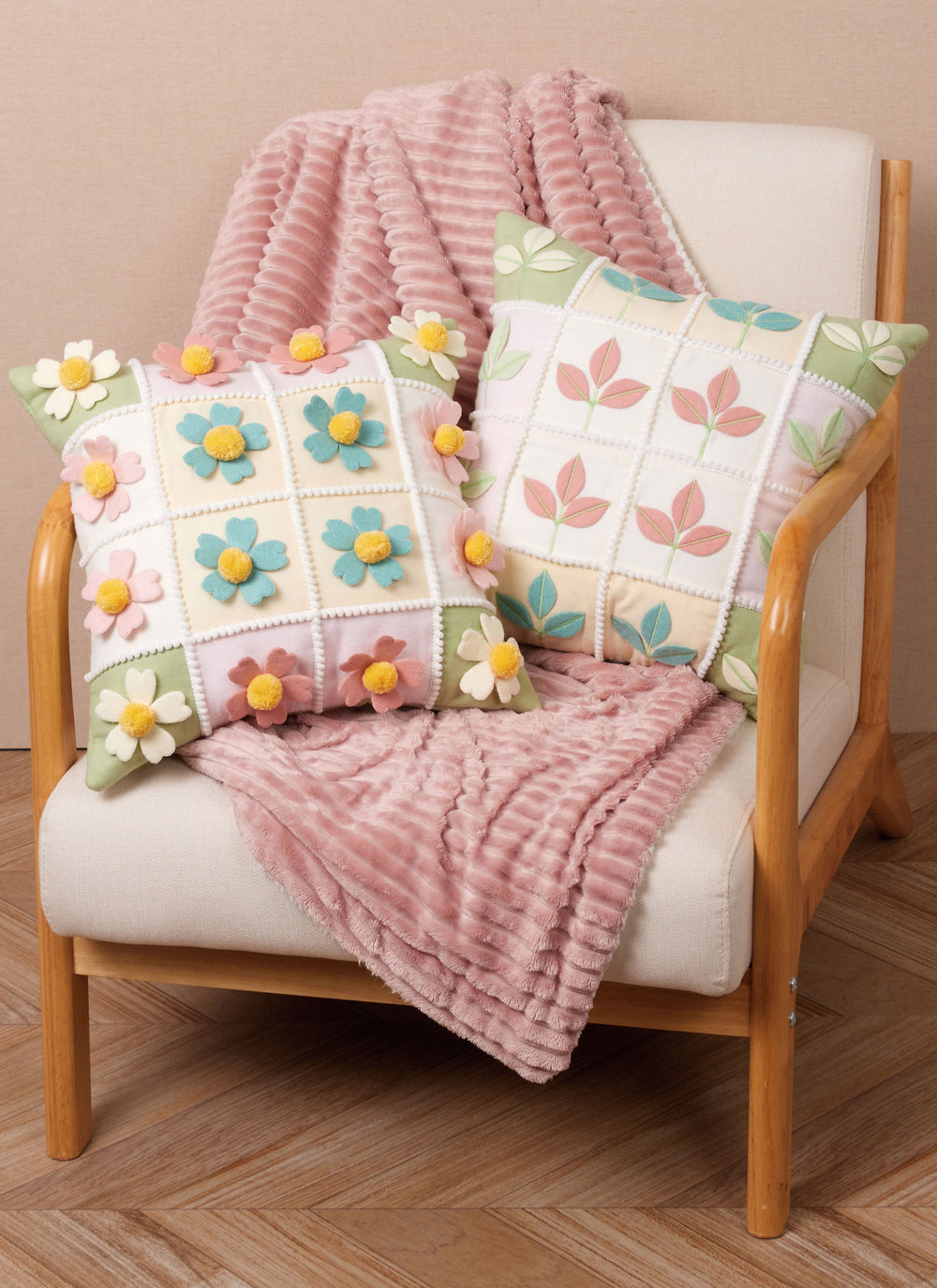 McCalls Schnittmuster M8573 Kissen in Herz- oder Quadratform