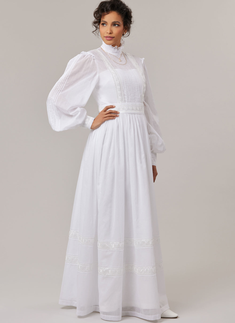 McCalls Schnittmuster M8595 Kleid, Slip und Schärpe für Damen von Laura Ashley