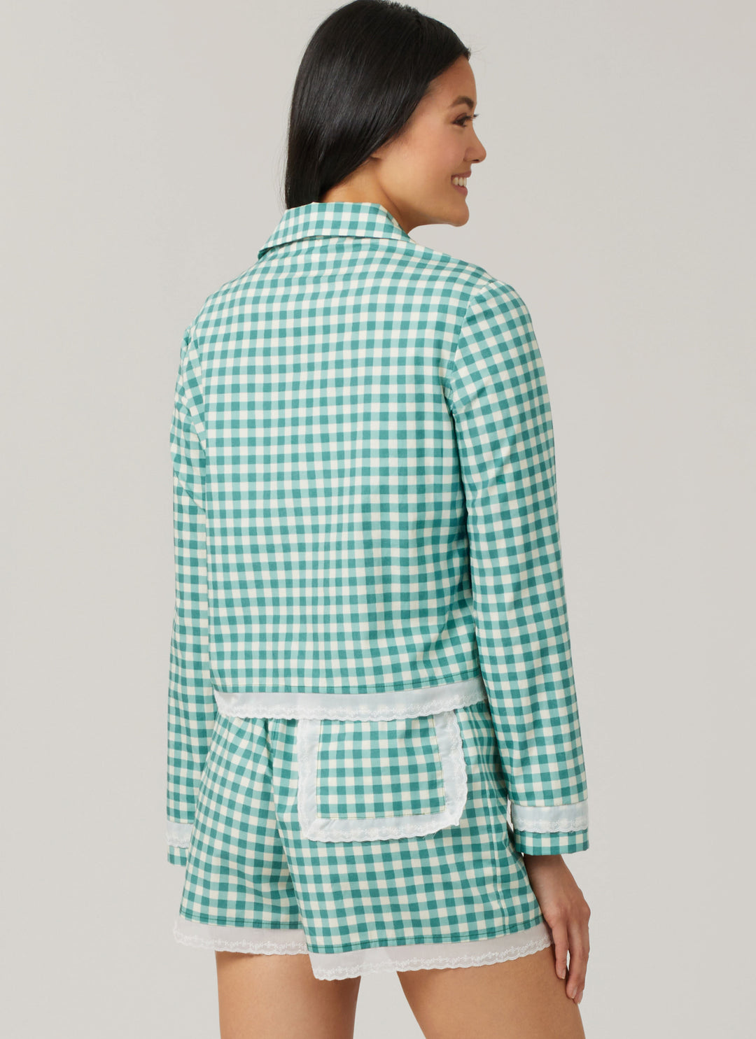 McCall’s Schnittmuster M8613 – Damen-Bralette, Hemd & Shorts mit Wellenborte – feminin, bequem & stilvoll