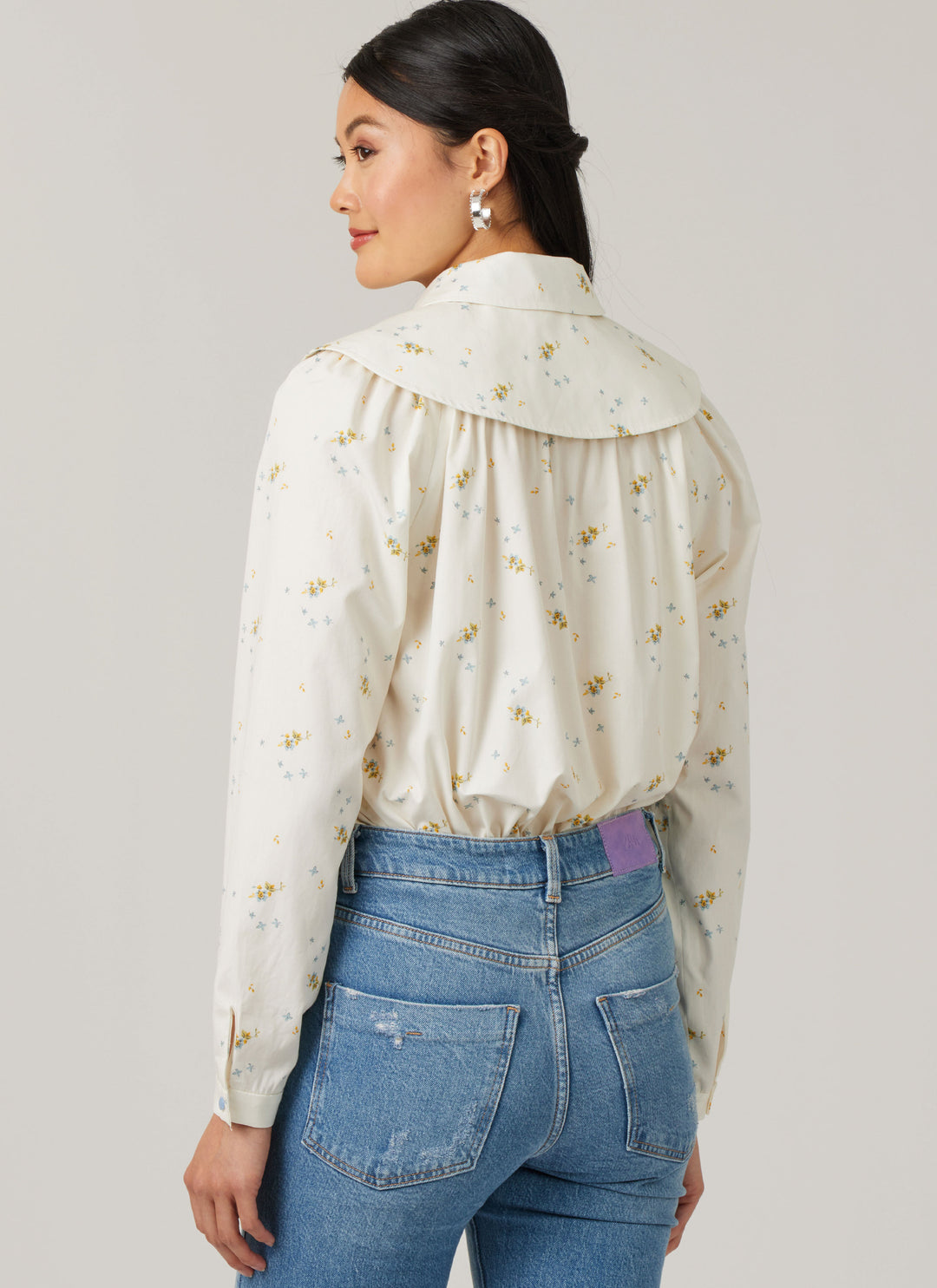 McCall’s Schnittmuster M8620 – Laura Ashley Damenblusen im romantischen 80’s Vintage-Stil mit Rüschen & Spitzenbesatz