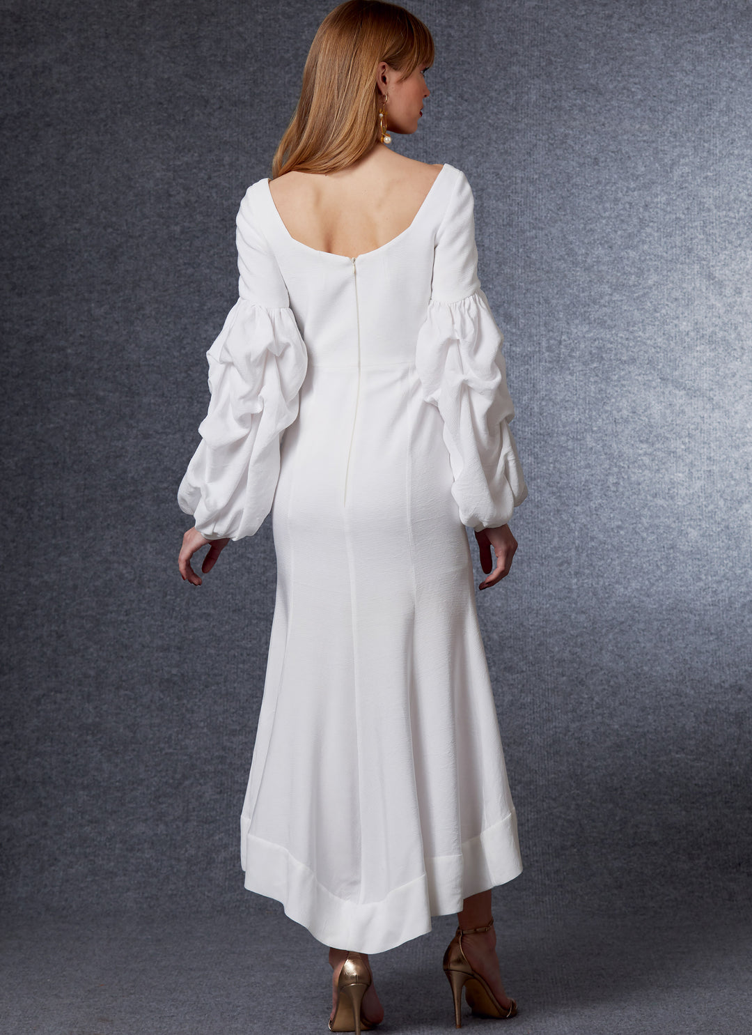 Vogue Schnittmuster V1722 eng anliegendes Kleid mit tiefem Dekolleté von Nicola Finetti