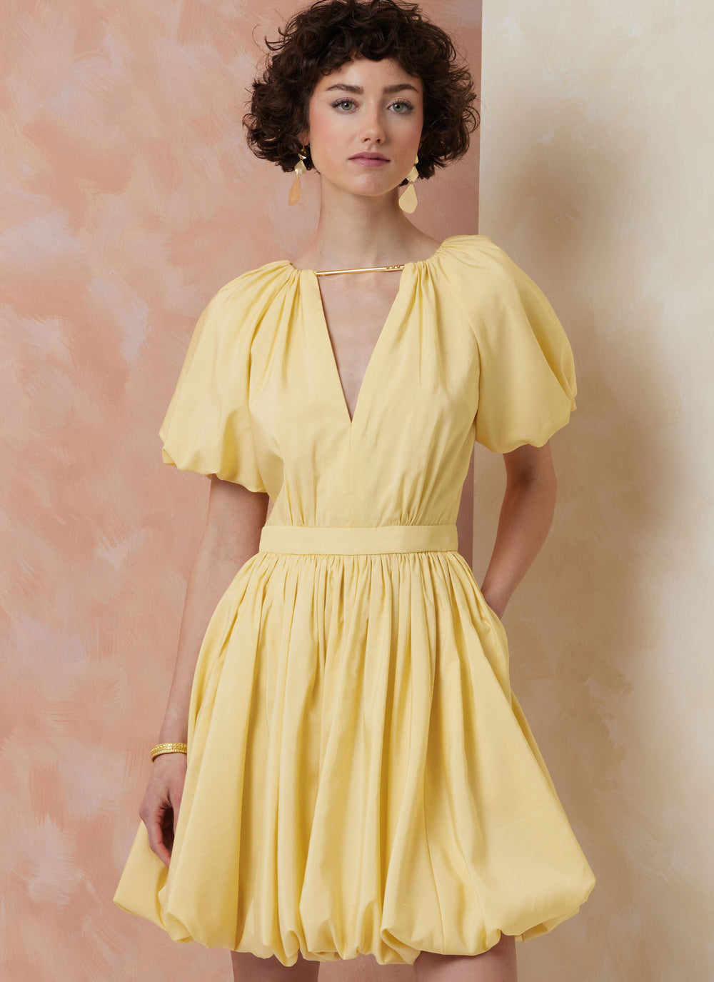 Vogue Schnittmuster  V2106 Kleid für Damen in zwei Längen
