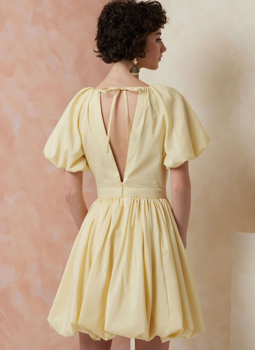 Vogue Schnittmuster  V2106 Kleid für Damen in zwei Längen