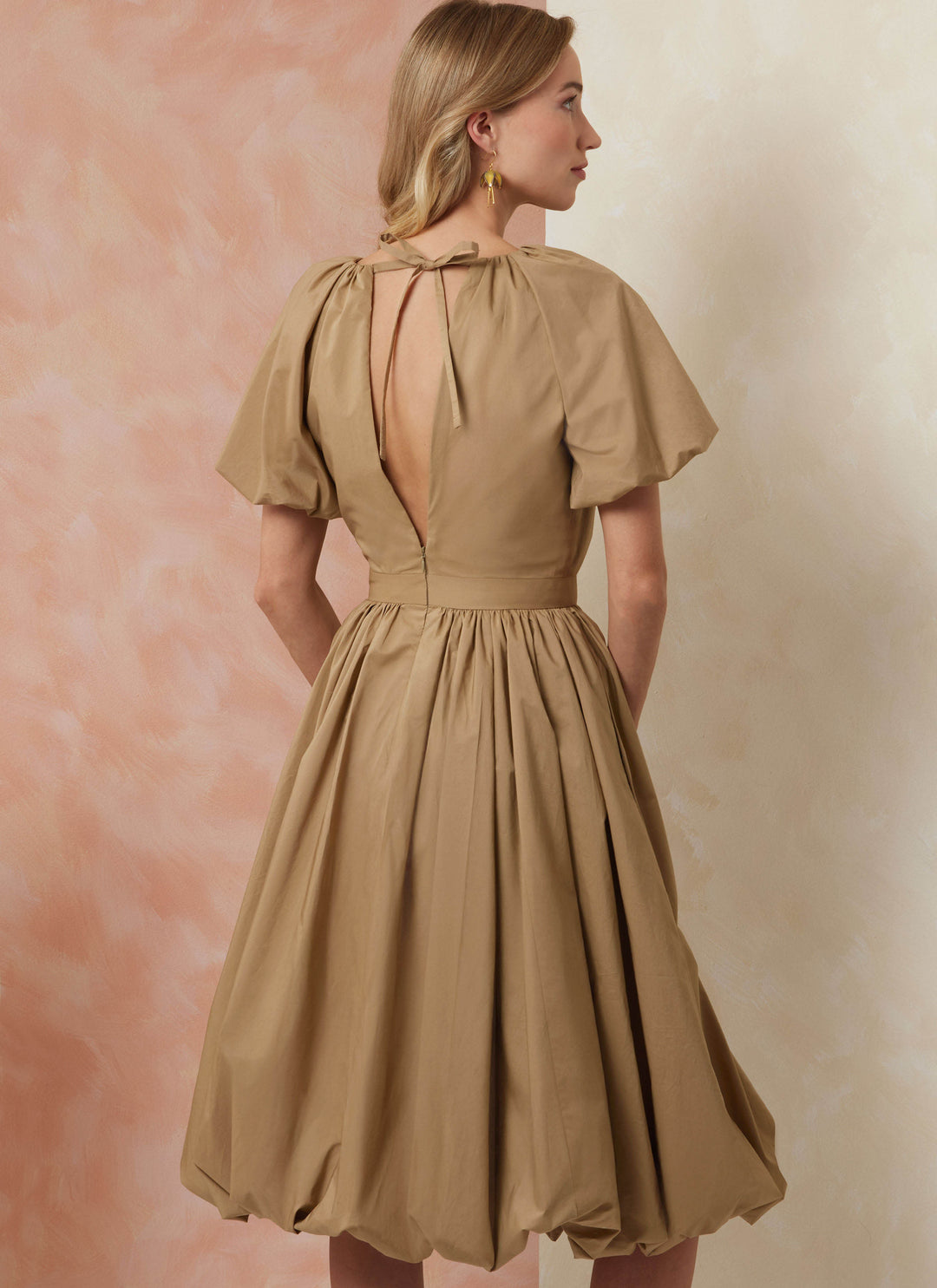 Vogue Schnittmuster  V2106 Kleid für Damen in zwei Längen