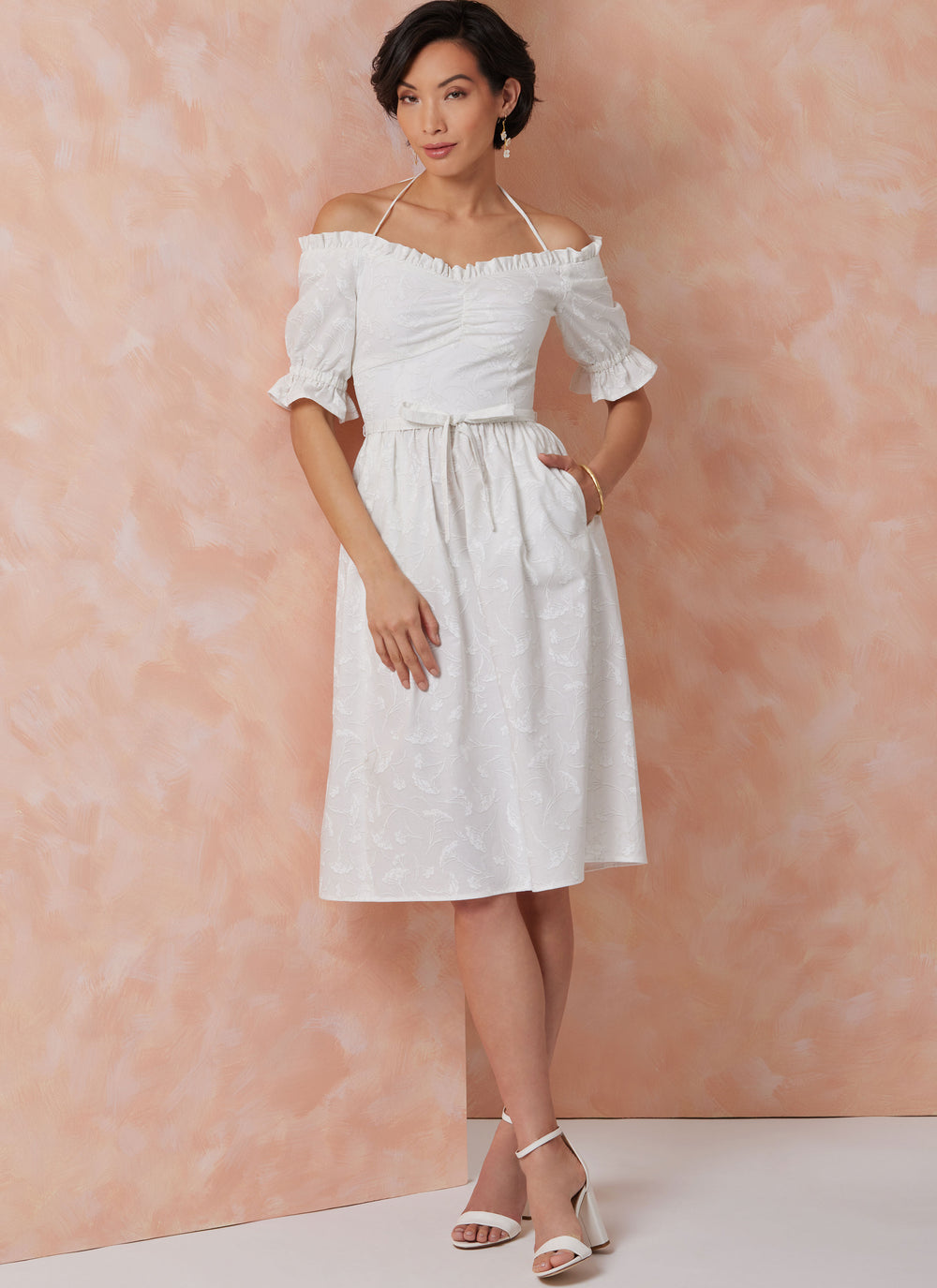 Vogue Schnittmuster  V2107 Kleid für Damen in zwei Längen mit Bindegürtel
