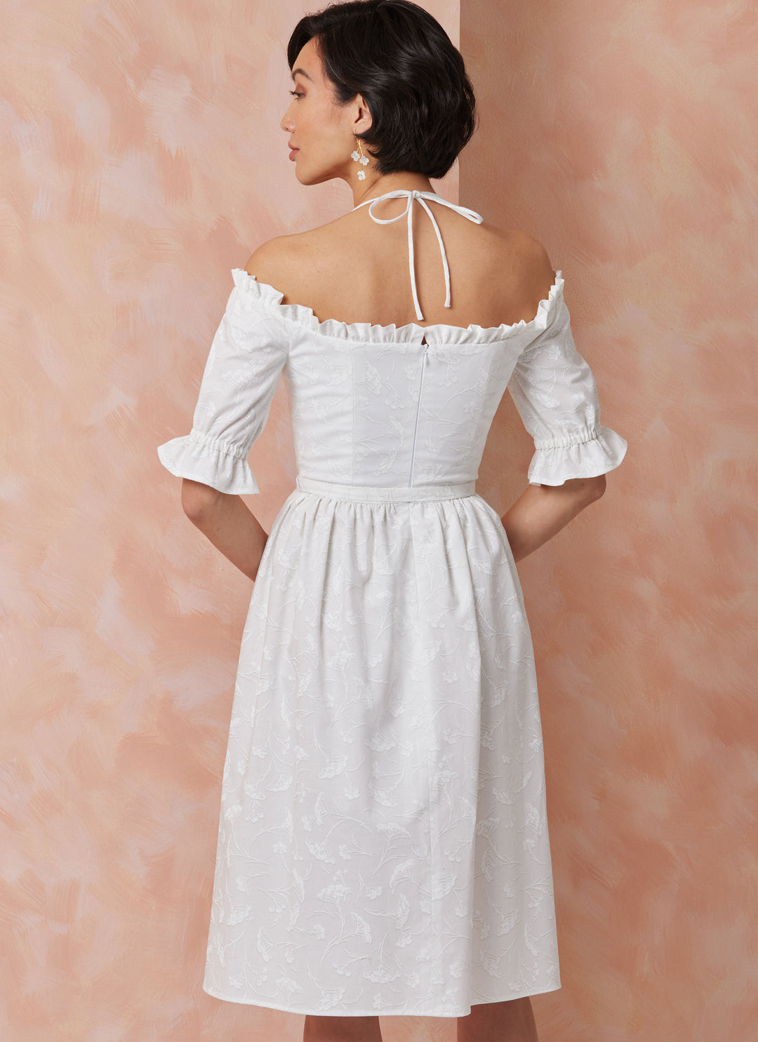 Vogue Schnittmuster  V2107 Kleid für Damen in zwei Längen mit Bindegürtel