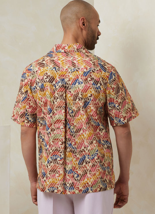 Vogue Schnittmuster  V2120 Herrenhemd mit Ärmelvariationen, Shorts, Hose und Gürtel