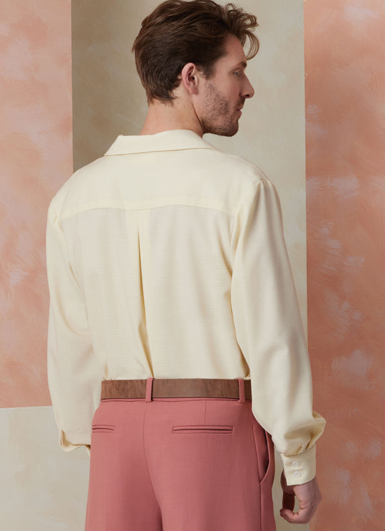 Vogue Schnittmuster  V2120 Herrenhemd mit Ärmelvariationen, Shorts, Hose und Gürtel