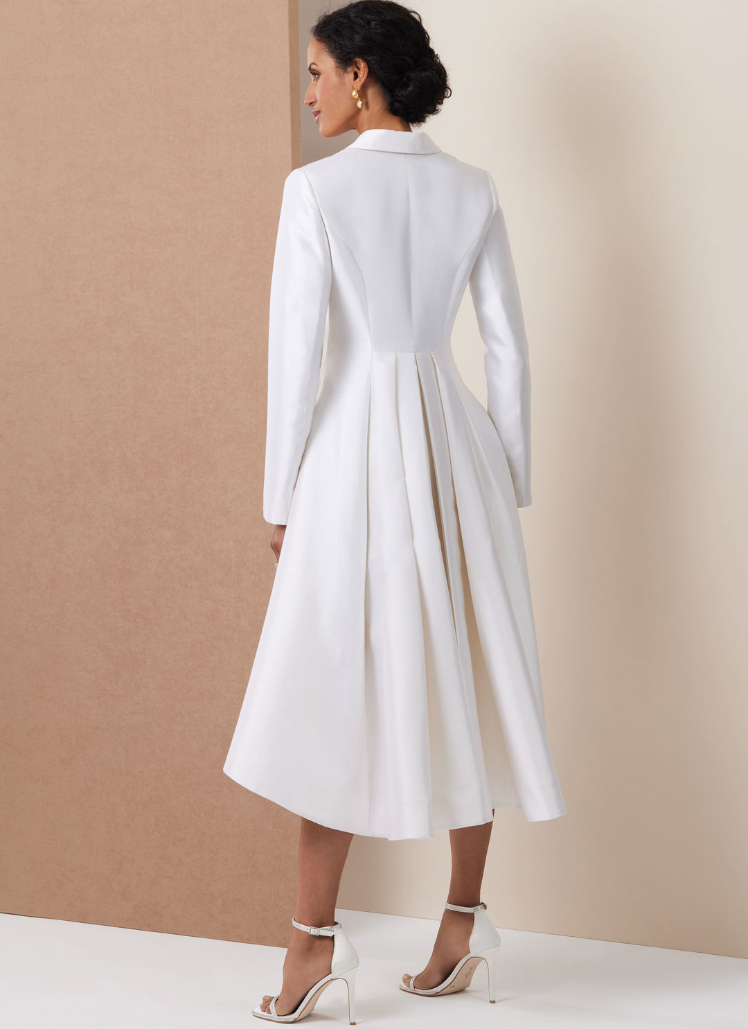 Vogue Schnittmuster V2125 Kleid für Damen mit doppelter Knopfleiste