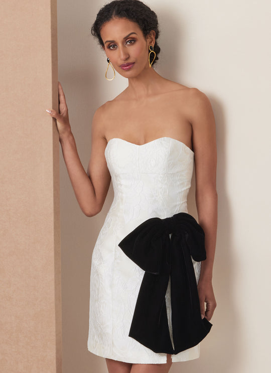 Vogue Schnittmuster V2133 Kurzes Cape und tailliertes Kleid mit abnehmbarer Schleife für Damen