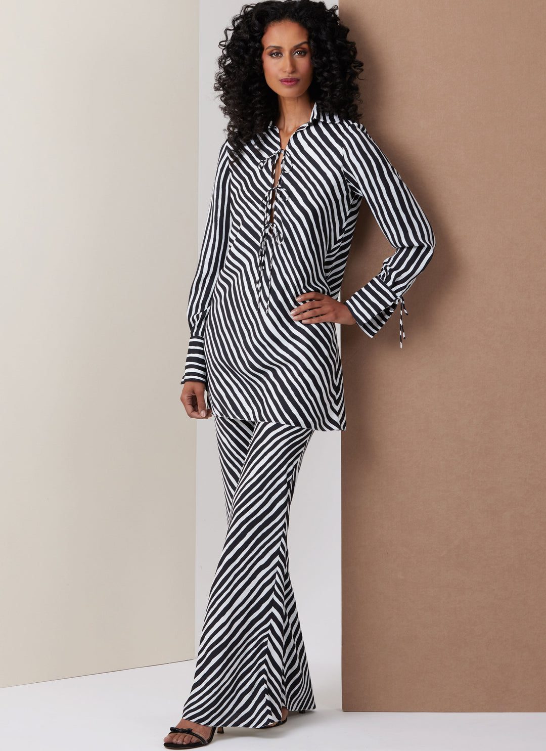 Vogue Schnittmuster V2140 Damen-Tunika mit verschiedenen Ärmelvarianten und Hose