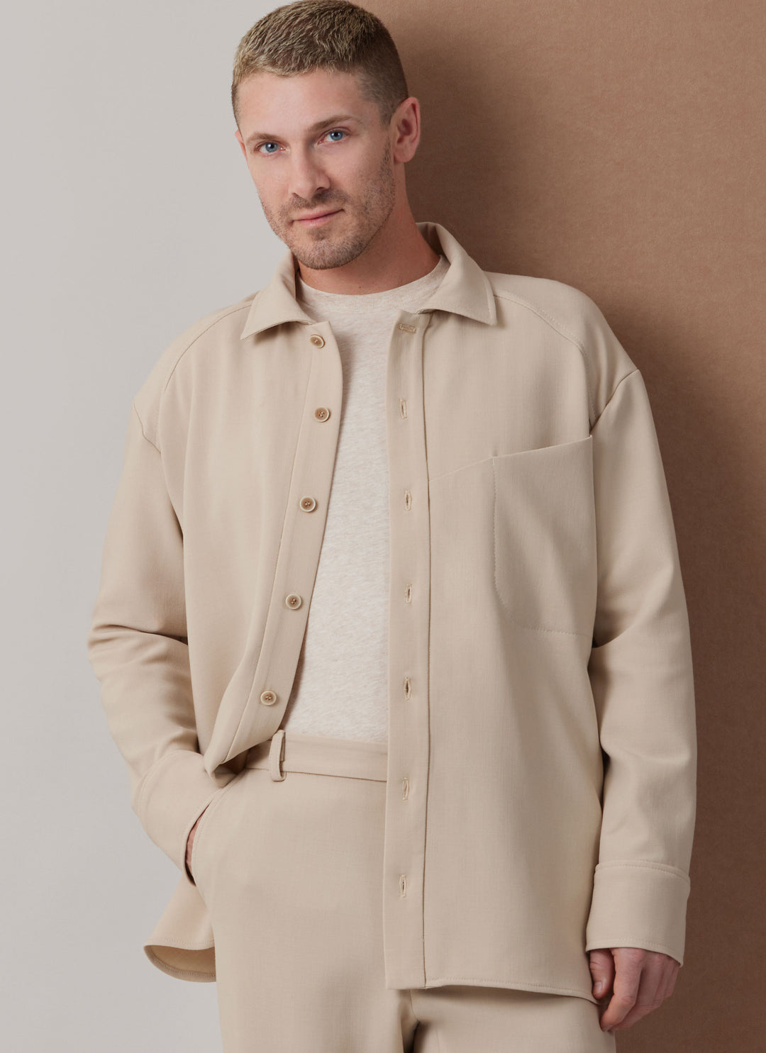 Vogue Schnittmuster V2142 Herrenhemd und Hose