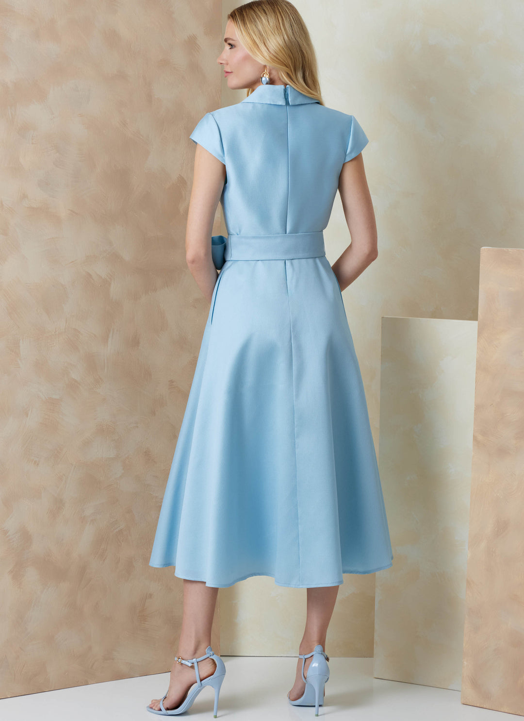 Vogue Schnittmuster V2149 – Fit-and-Flare-Midikleid von Badgley Mischka