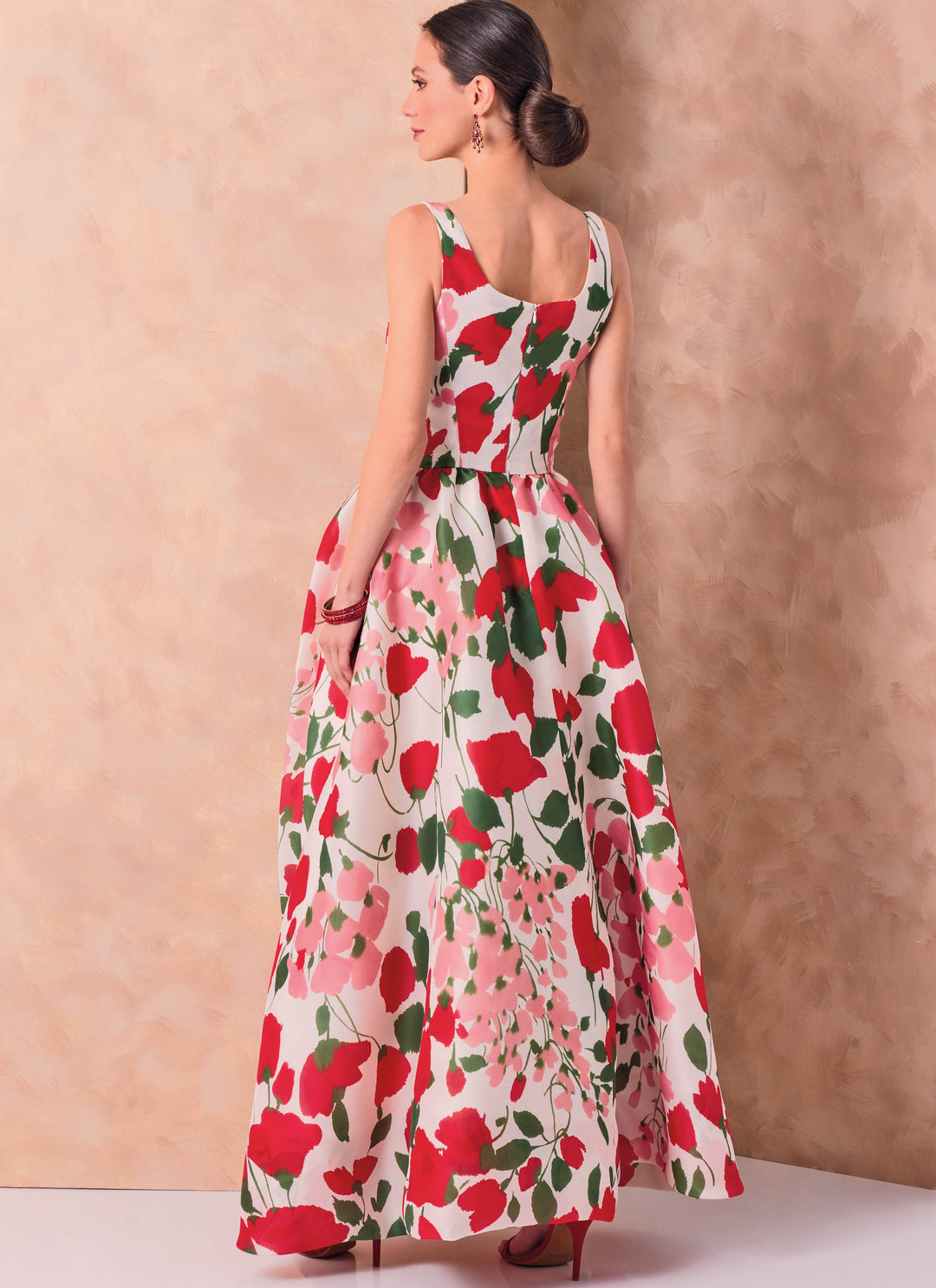 Vogue Schnittmuster V2155 Abendkleid für Damen mit asymmetrischem Saum